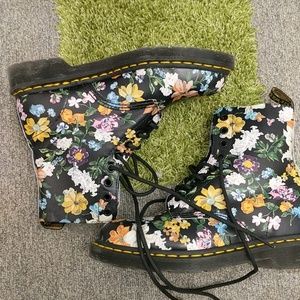 Dr. Martens floral Pascal boots